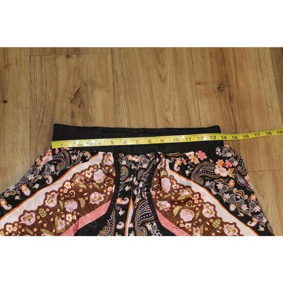 Band of Gypsies Boho Paisley Floral Patchwork Shorts Black Pink – Women’s M - Picture 6 of 7